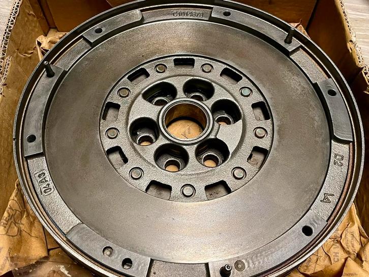 Massavliegwiel div. Fiat /Alfa / Lancia 2.0JTDM 71795037, Auto-onderdelen, Remmen en Aandrijving, Alfa Romeo, Fiat, Lancia, Nieuw