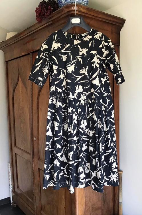 Intrend Max Mara jurk Italiaanse 42 = 38 EU, Kleding | Dames, Jurken, Zo goed als nieuw, Maat 38/40 (M), Blauw, Ophalen of Verzenden