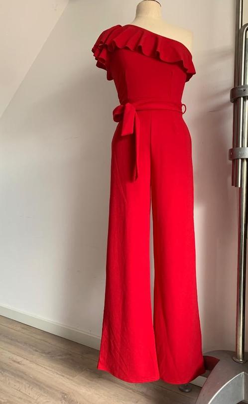 Boohoo A-symetrisch jumpsuit met wijde pijpen rood 34 = XS, Kleding | Dames, Jumpsuits, Zo goed als nieuw, Maat 34 (XS) of kleiner