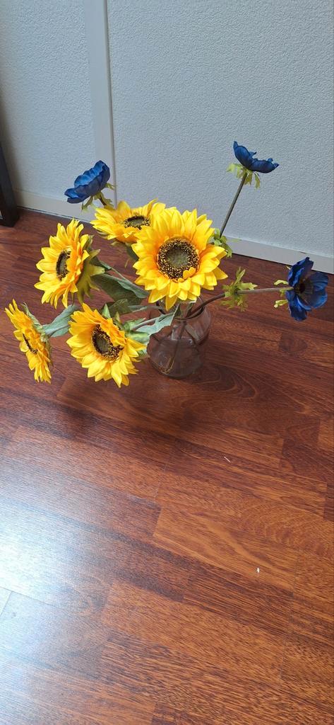Mooie Kunstbloemen - Zonnebloemen & Blauwe Bloemen, Huis en Inrichting, Woonaccessoires | Kunstplanten en Kunstbloemen, Zo goed als nieuw