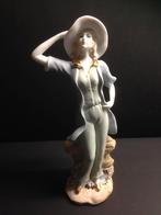 Beeld Dame modern gekleed Merk: Artesania, Ophalen of Verzenden, Nieuw, Mens