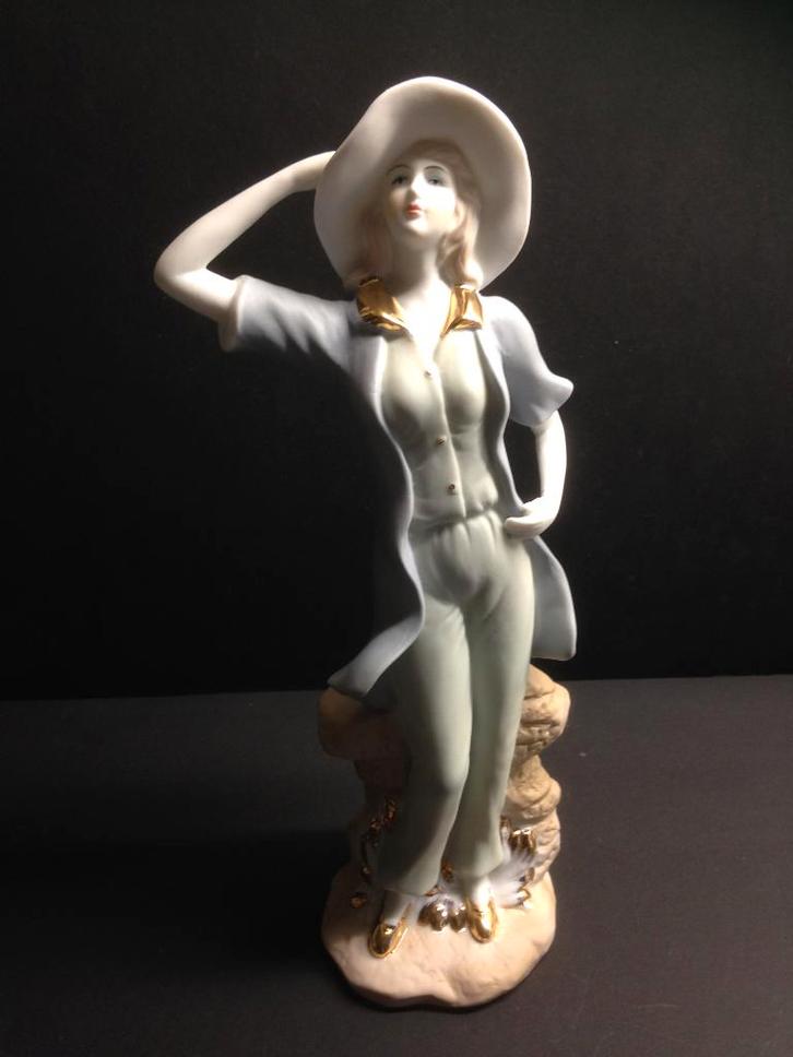 Beeld Dame modern gekleed Merk: Artesania, Verzamelen, Beelden en Beeldjes, Nieuw, Mens, Ophalen of Verzenden