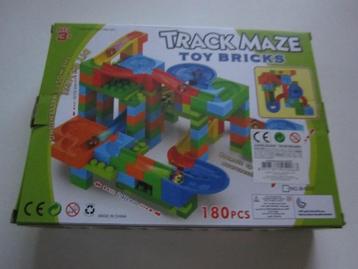 Track Maze Toy bricks knikkerbaan. beschikbaar voor biedingen