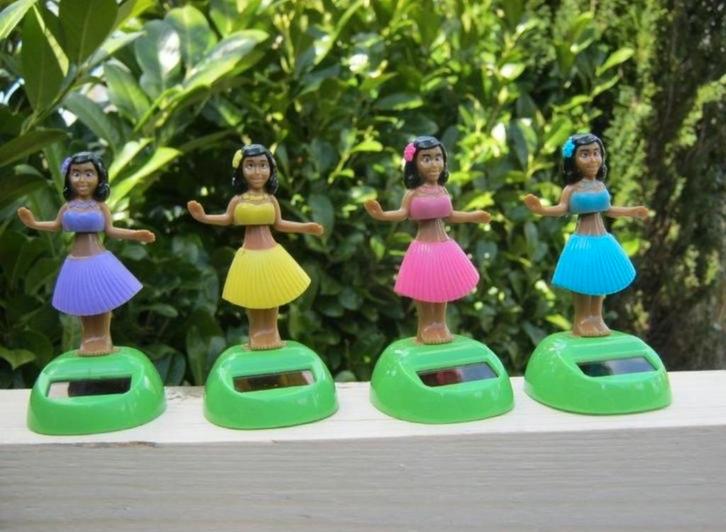 Leuke set van 4 Solar Hula Girls, Tuin en Terras, Overige Tuin en Terras, Nieuw, Ophalen of Verzenden