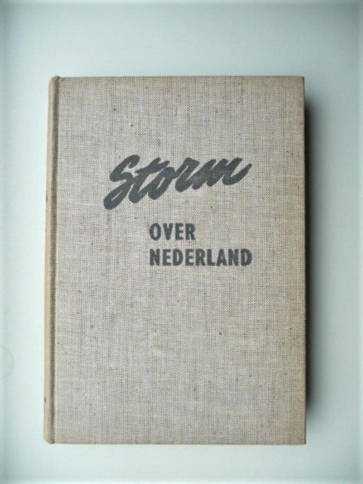 STORM OVER NEDERLAND MET ECHTE FOTO S EN LINNEN KAFT, Boeken, Geschiedenis | Vaderland, Zo goed als nieuw, 20e eeuw of later, Verzenden