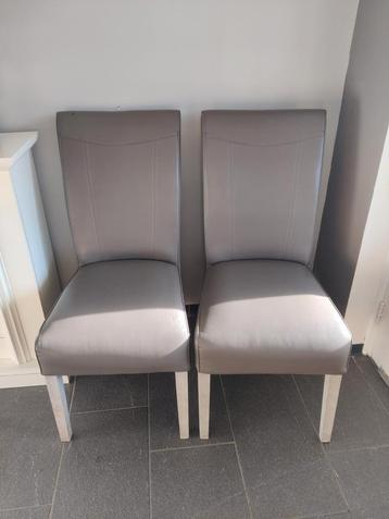 2 GRATIS stoelen 