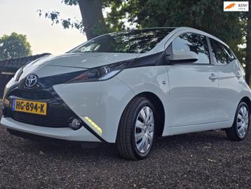Toyota Aygo 1.0 VVT-i x-play NAP AIRCO AUTOMAAT beschikbaar voor biedingen