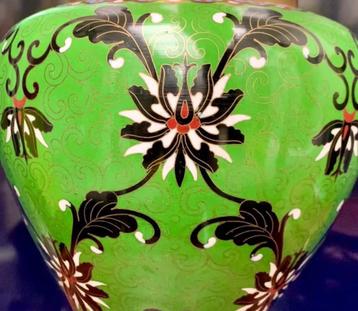 GREATLY GREEN CLOISONNE COLLECTION WITH RARELY FORMS beschikbaar voor biedingen