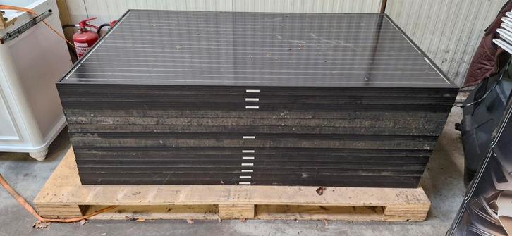 Zonnepanelen totaal 34 stuks verschillende merken 1 omvormer, Doe-het-zelf en Verbouw, Zonnepanelen en Toebehoren, Gebruikt, Compleet systeem