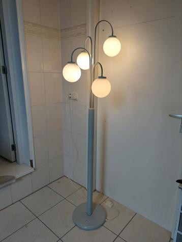 Lamp 2 x / staande lamp + tafellamp  beschikbaar voor biedingen
