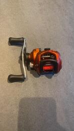 Baitcaster (hengel) oranje, Watersport en Boten, Hengelsport | Roofvissen, Ophalen of Verzenden, Zo goed als nieuw, Werphengel