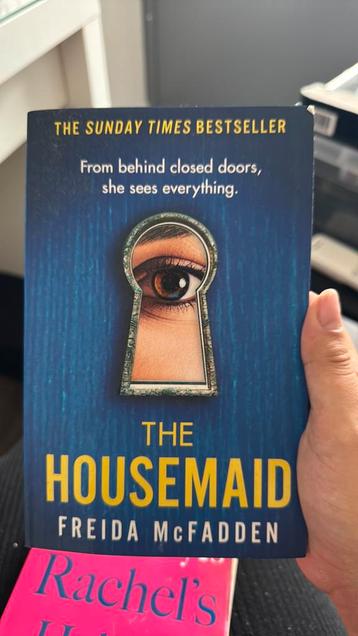 The housemaid beschikbaar voor biedingen
