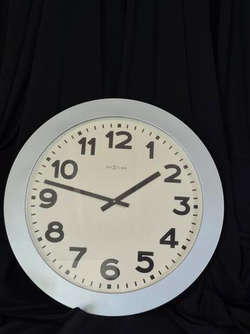Zeer grote klok van 65 cm neXtime  beschikbaar voor biedingen