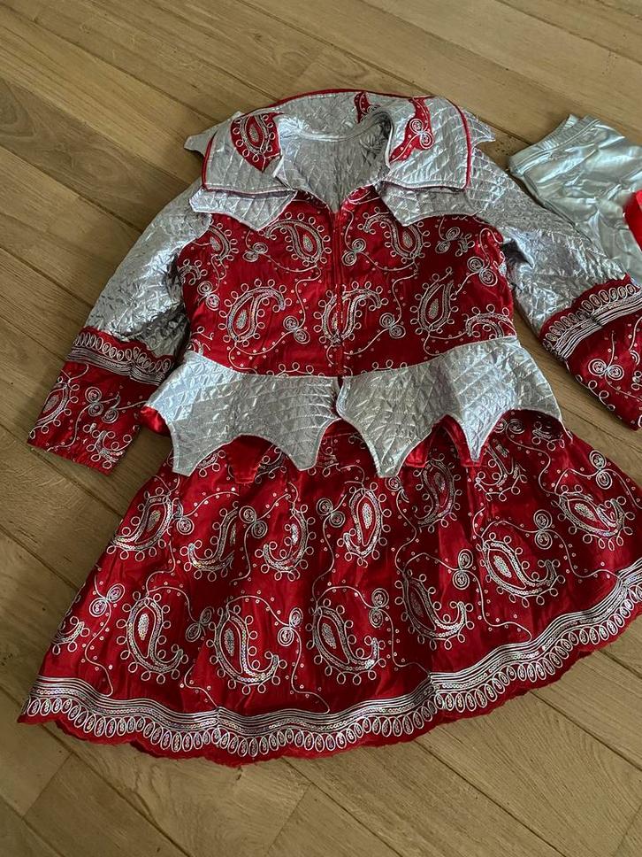 Carnavalspakje Zilver Rood met Accessoires, Kleding | Dames, Carnavalskleding en Feestkleding, Gedragen, Kleding, Carnaval, Maat 38/40 (M)