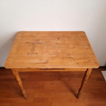 Brocante boeren tafeltje beschikbaar voor biedingen