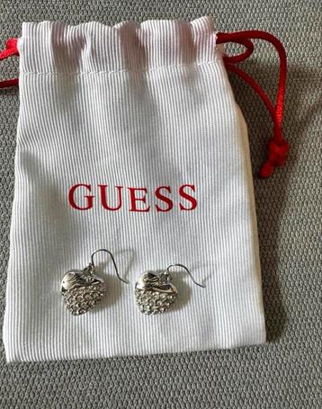 Guess oorbellen (moet weg) beschikbaar voor biedingen