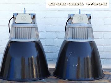 Oude stoere industriele lampen afm H57 D43 - zwart emaille beschikbaar voor biedingen
