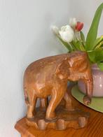 Beautiful Hand-Carved Wooden Elephant Statue – 24x22 cm, Ophalen of Verzenden