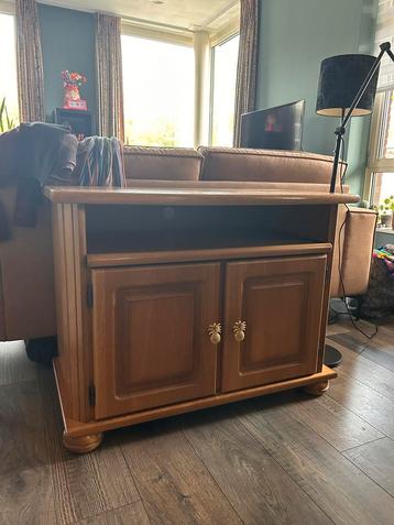 Gratis Houten TV Kast beschikbaar voor biedingen