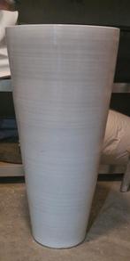 Prachtige witte glanzende vaas / bloempot., Huis en Inrichting, 50 tot 75 cm, Wit, Aardewerk of Porselein, Ophalen of Verzenden