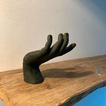 Antieke Bronzen Hand Sculptuur beschikbaar voor biedingen