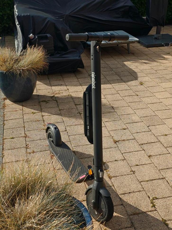 Segway Ninebot E22E met nieuwe accu – zo goed als nieuw, Fietsen en Brommers, Steps, Zo goed als nieuw, Elektrische step (E-scooter)