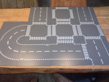 11 x Donkergrijze wegenplaten 32 x 32 beschikbaar voor biedingen