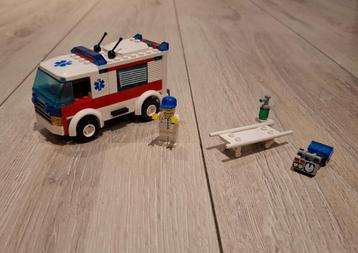 Lego City 7890 Ambulance + Lego City 7902 Dokters auto beschikbaar voor biedingen