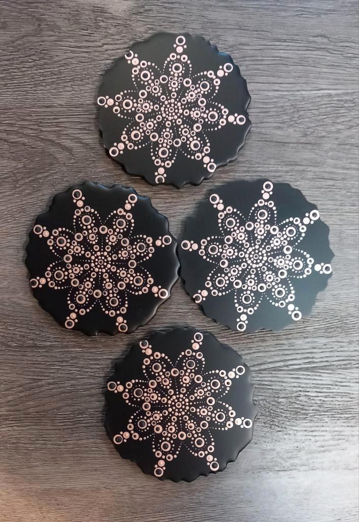 Nieuwe epoxy onderzetters meerdere kleuren, Huis en Inrichting, Woonaccessoires | Onderzetters, Zo goed als nieuw, Glas of Kopje