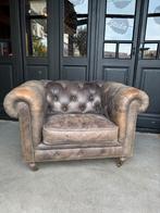 Chesterfield Clubfauteuil Taupe/grijs/bruin leer (2), Huis en Inrichting, Fauteuils, Gebruikt, 100 tot 125 cm, Chesterfield, Stoer industrieel
