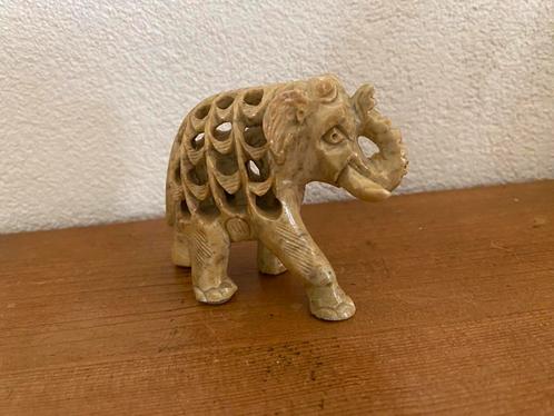 Spekstenen olifant met baby olifantje erin verwerkt, Verzamelen, Beelden en Beeldjes, Gebruikt, Dier, Ophalen of Verzenden