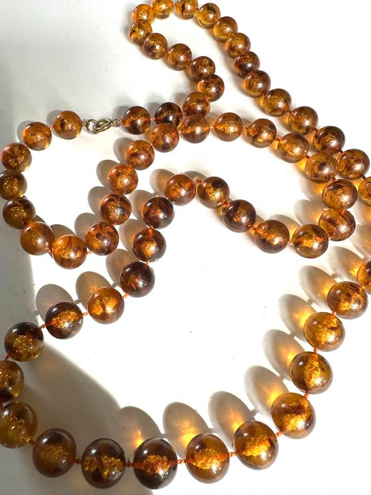 Vintage Amberkleurige Acryl Ketting, Sieraden, Tassen en Uiterlijk, Kettingen, Gebruikt, Kunststof, Bruin, Ophalen of Verzenden