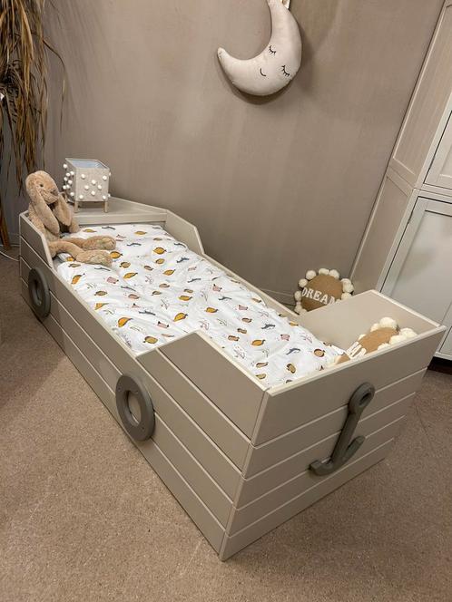 Peuterbed •Boot• By Juffrouw Kwast, Kinderen en Baby's, Kinderkamer | Bedden, Zo goed als nieuw, 140 tot 160 cm, 70 tot 85 cm