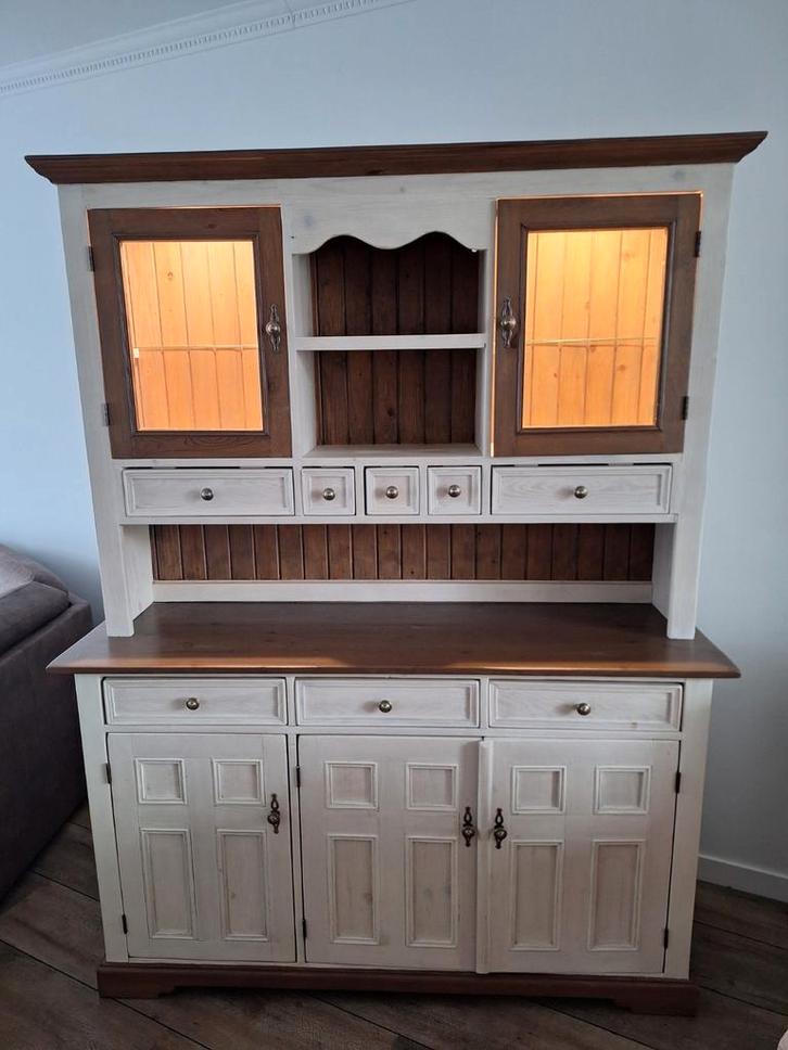 Buffetkast met verlichting in goede staat!, Huis en Inrichting, Kasten | Buffetkasten, Gebruikt, 150 tot 200 cm, 150 tot 200 cm