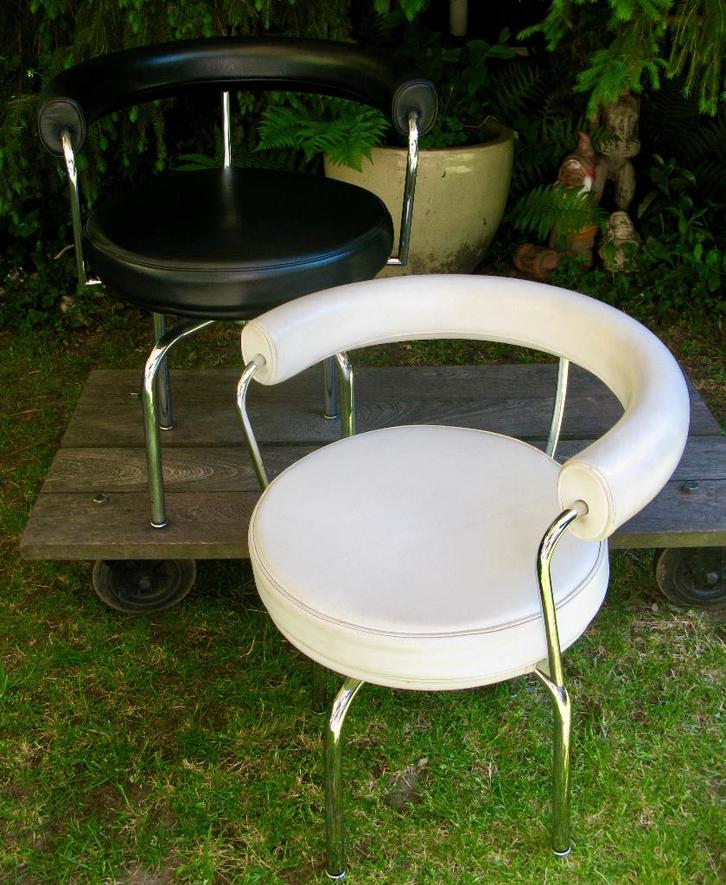 CASSINA LC7 LE CORBUSIER DRAAISTOEL WIT, Huis en Inrichting, Stoelen, Gebruikt, Eén, Leer, Metaal, Wit, Ophalen