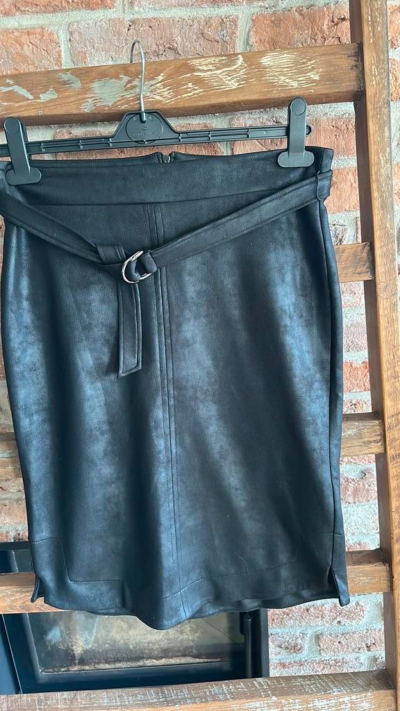 Anna zwarte suedine rok, Kleding | Dames, Rokken, Zo goed als nieuw, Maat 36 (S), Zwart, Boven de knie, Ophalen of Verzenden