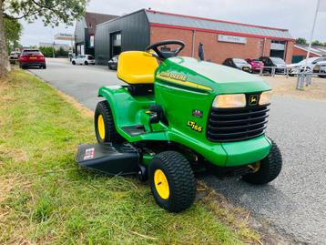 John Deere LT166 Zitmaaier - Nieuw Maaidek! beschikbaar voor biedingen