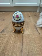 Porseleinen sier-ei op pootjes – vintage stijl, Ophalen of Verzenden