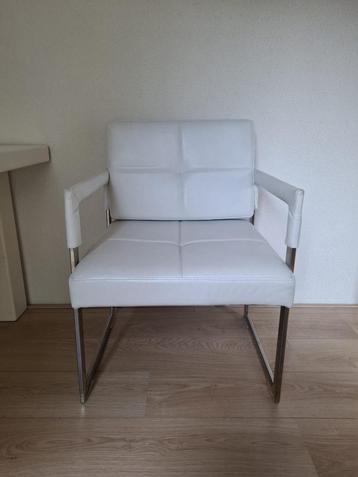 Set van 5 moderne witte design stoelen – kunstleer en metaal beschikbaar voor biedingen