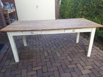 Landelijke eettafel. 