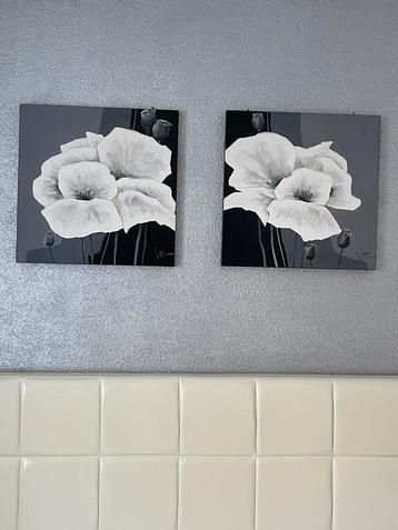 2 schilderijen bloemen 50x50