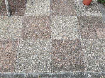 Grindtegels rood wit 50x50 beschikbaar voor biedingen