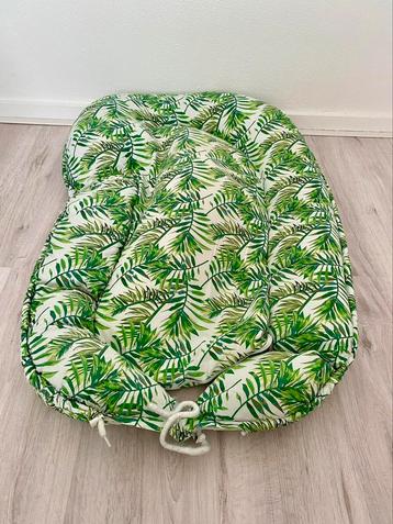 Babyjem babynestje groen wit jungle bladeren babynest