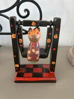 Vintage kat op schommel, Antiek en Kunst, Kunst | Beelden en Houtsnijwerken, Ophalen of Verzenden
