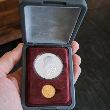 Wilhelmina set met gouden vijfje 1912 en zilveren penning beschikbaar voor biedingen