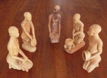 Houten beeldjes uit Dahomey (Afrika) (hoogte 14 tot 16 cm.) beschikbaar voor biedingen