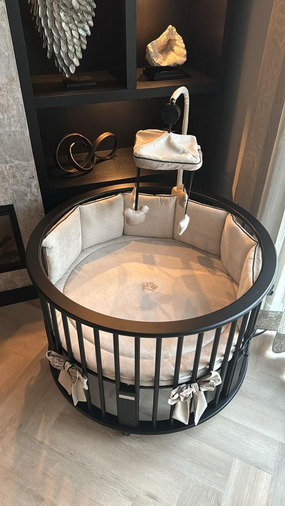 Bopita Box Rond Zwart met Aankleding + Mobiel, Kinderen en Baby's, Boxen, Zo goed als nieuw, Rond, In hoogte verstelbaar, Boxkleed