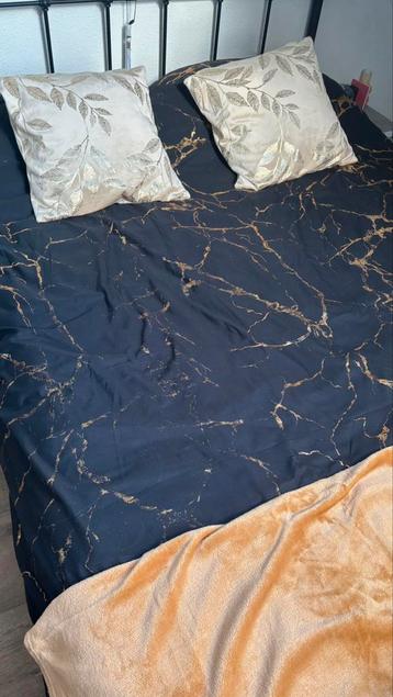 Dekbedovertrek 200x200cm (zwart/goud) incl 2 kussenslopen beschikbaar voor biedingen