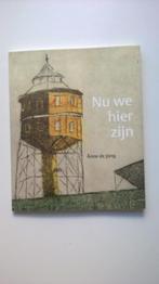 Dichtbundel Nu we hier zijn / gedichten Anne de Jong, NIEUW, Ophalen of Verzenden, Nieuw