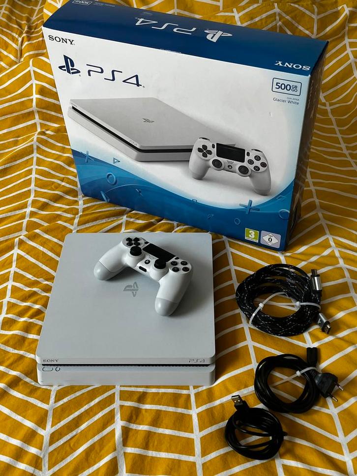 PlayStation 4 Slim, Spelcomputers en Games, Spelcomputers | Sony PlayStation 4, Zo goed als nieuw, Slim, 500 GB, Met 2 controllers